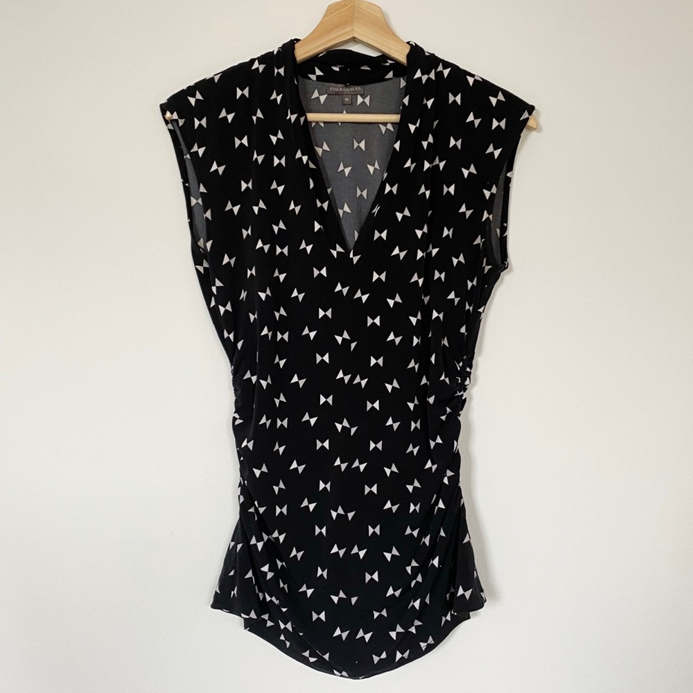 Vince Camuto Black V-Neck Top